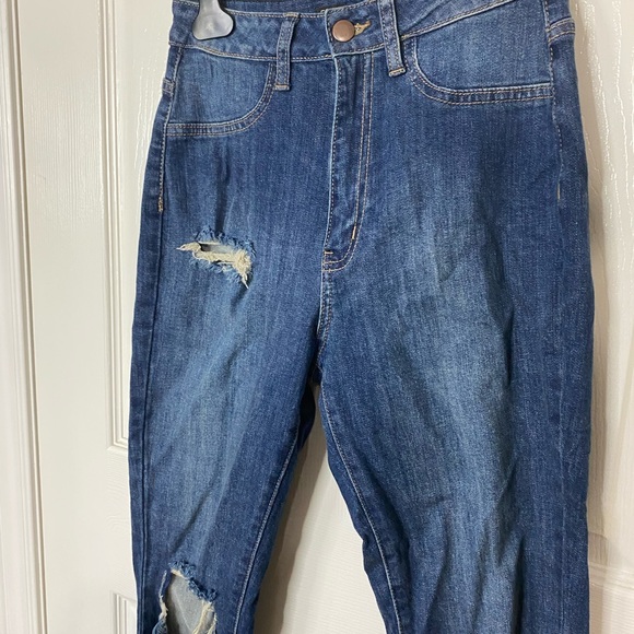 Fashionnova distressed jeans - Picture 3 of 5